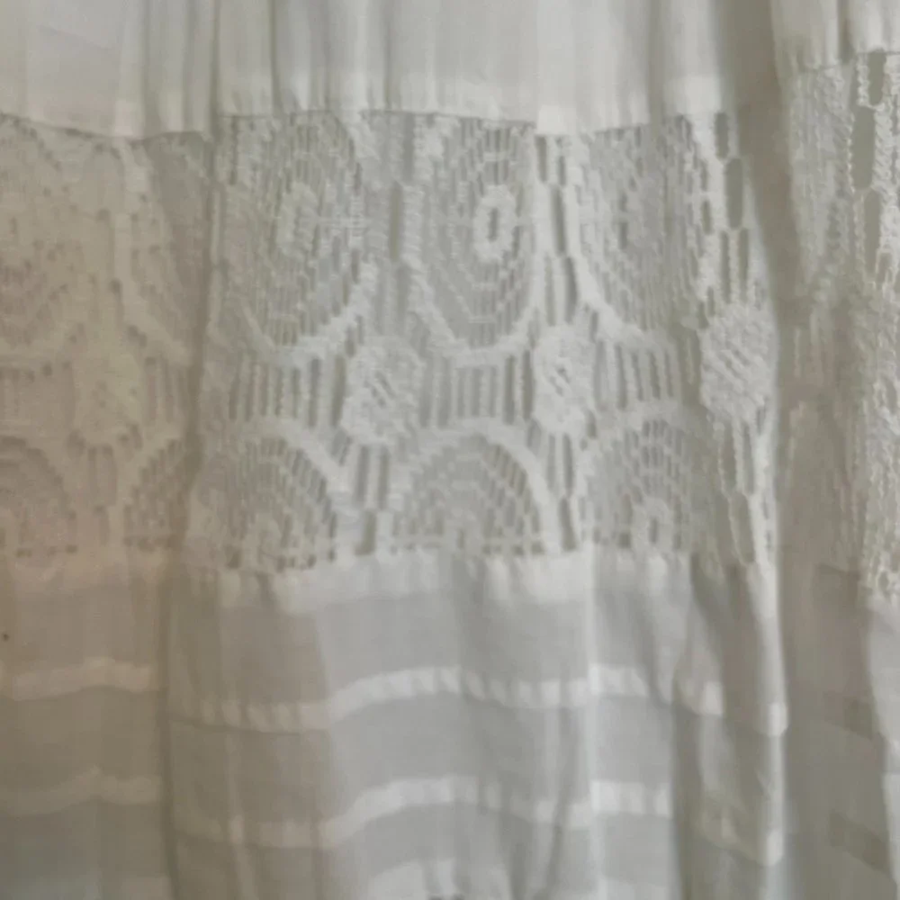 ANNA White Lace Skirt Medium - Picture 2 of 4